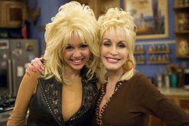 Miley Cyrus oprostila se od voljene kume Dolly Parton: 'Izgubili smo najči&scaron;ću du&scaron;u'