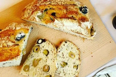 Miris i okus doma: Meki domaći kruh s maslinama koji će svakoga oduševiti