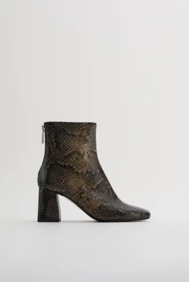 Čizme koje se isplati 'uloviti' na sniženju u Zari