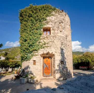 Stara kula na Hvaru jedinstven je apartman u kojem želimo provesti cijelo ljeto