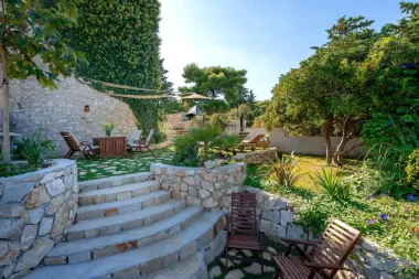 Stara kula na Hvaru jedinstven je apartman u kojem želimo provesti cijelo ljeto