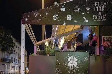 Jellyfish in Space nastavlja putovanje po svijetu - ovog ljeta nađite se u božanstvenoj Grčkoj