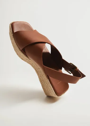 Sandale s potpeticom na sniženju - ljepotice koje ćemo nositi cijelo ljeto