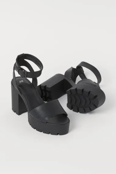 Sandale s potpeticom na sniženju - ljepotice koje ćemo nositi cijelo ljeto