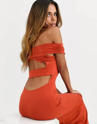 Narančaste haljine savršeno će naglasiti preplanuli ten