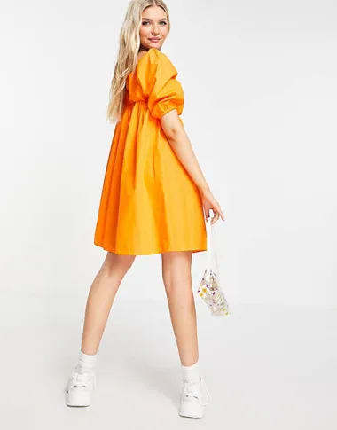 Narančaste haljine savršeno će naglasiti preplanuli ten