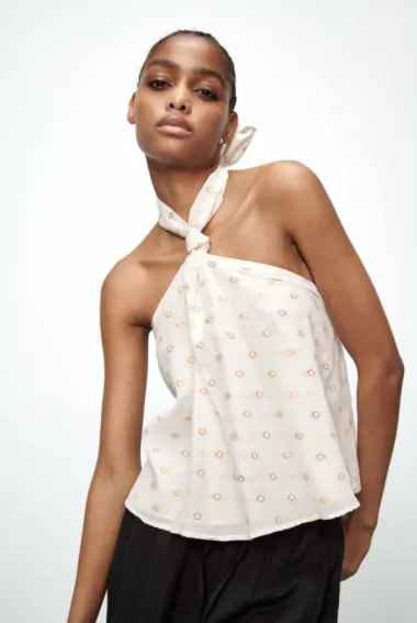 Topovi koji otkrivaju leđa savršen su izbor za ljeto