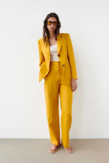 Odijela u boji - proljetni modni trend kojem je teško odoljeti