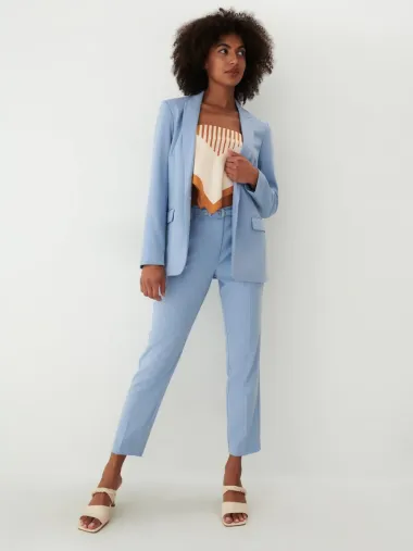 Odijela u boji - proljetni modni trend kojem je teško odoljeti