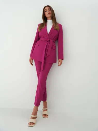 Odijela u boji - proljetni modni trend kojem je teško odoljeti