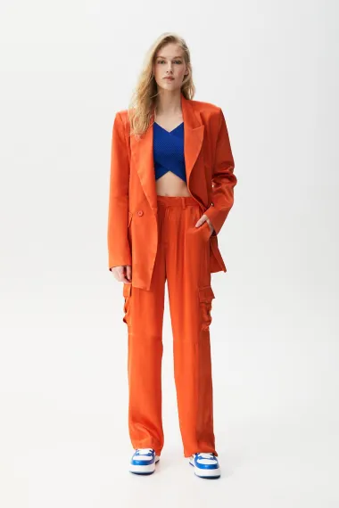 Odijela u boji - proljetni modni trend kojem je teško odoljeti