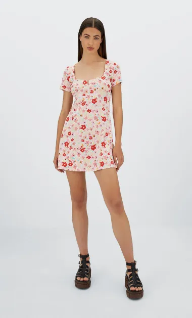 I ovog proljeća hit su haljine- duge, kratke s otvorenim leđima- kakve god poželiš