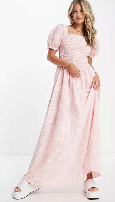 I ovog proljeća hit su haljine- duge, kratke s otvorenim leđima- kakve god poželiš