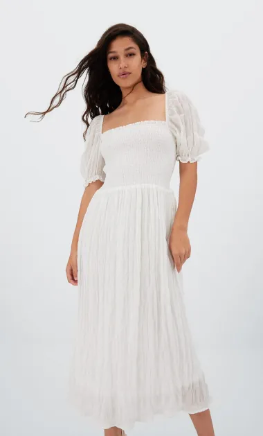 Već od 129 kuna: Najljepše bijele haljine za ljeto iz Stradivariusa