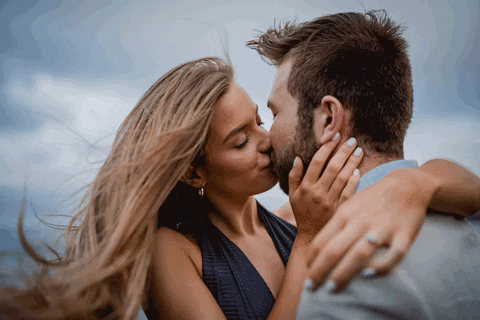 Sjaj na ruci: Tri horoskopska znaka koja imaju najveće šanse za zaruke ove godine