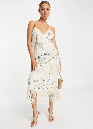 Vraćaju se haljine s resicama: 10 modela koji će podići svaki look