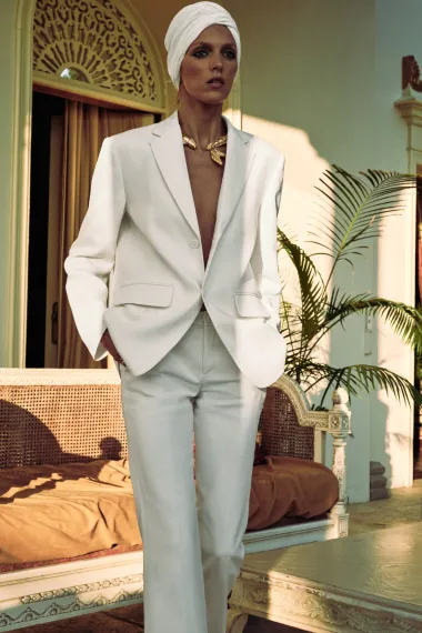 Uvijek su u trendu: 10 blejzera koje možeš uloviti na zimskom sniženju