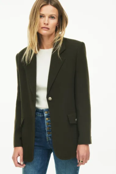 Uvijek su u trendu: 10 blejzera koje možeš uloviti na zimskom sniženju